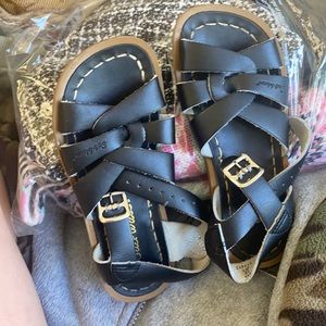 Girls size 10 salt water shoes